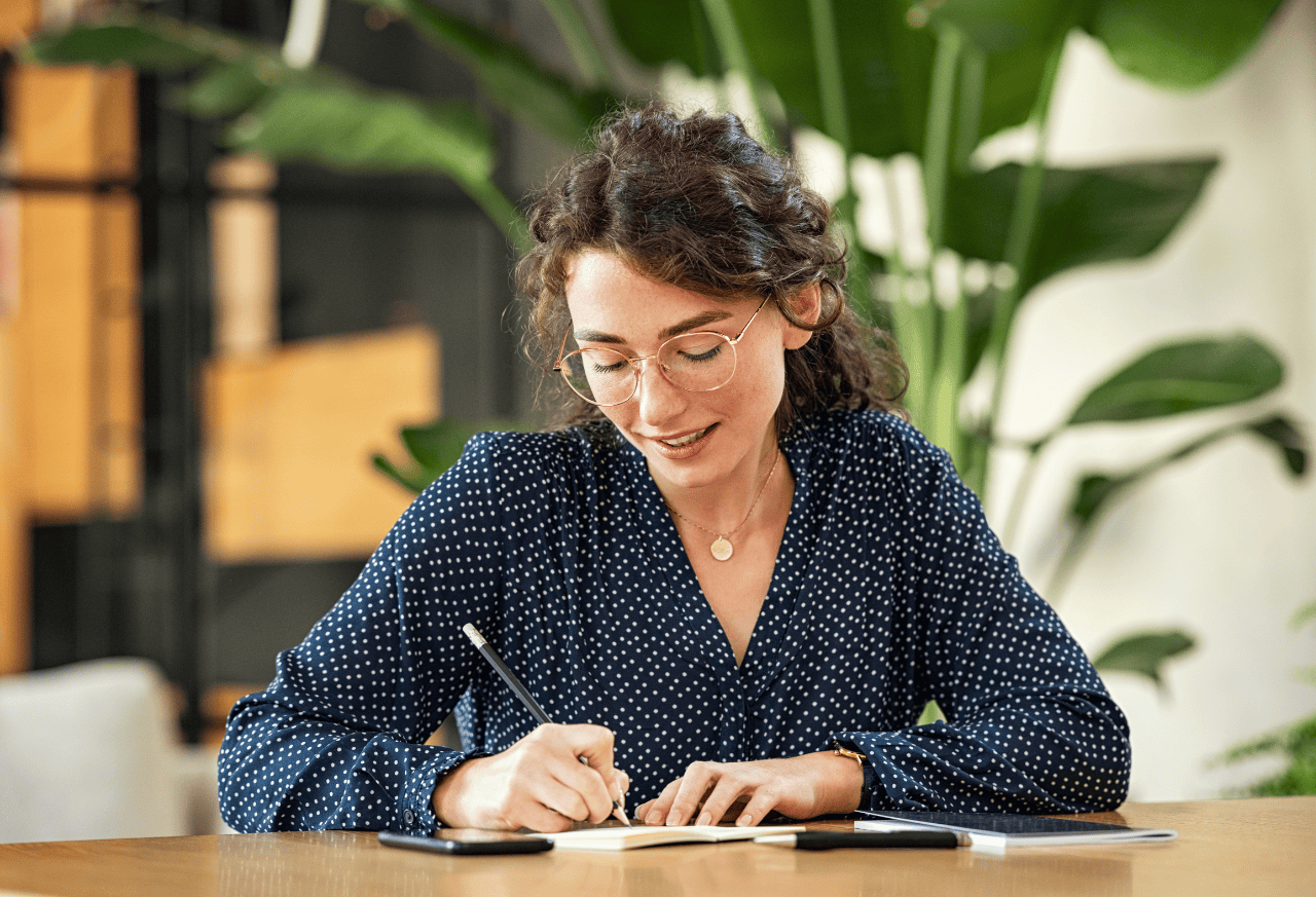 What to Write on a Personalized Gift: Short Messages That Mean Something